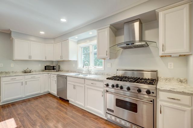 950 Juno Avenue, Saint Paul, MN 55102