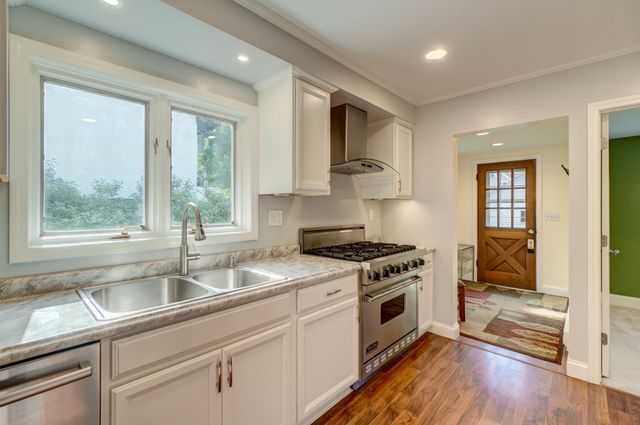 950 Juno Avenue, Saint Paul, MN 55102