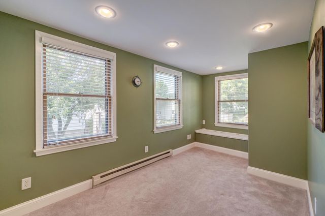 950 Juno Avenue, Saint Paul, MN 55102
