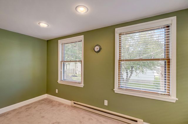 950 Juno Avenue, Saint Paul, MN 55102