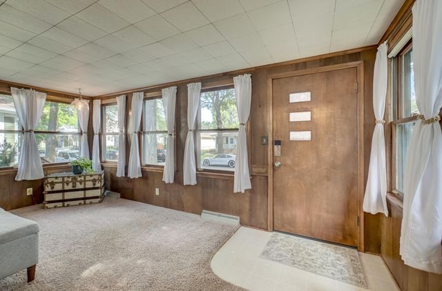 950 Juno Avenue, Saint Paul, MN 55102