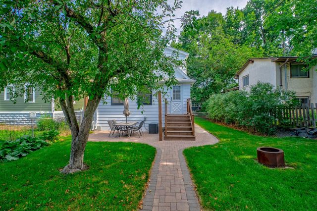 950 Juno Avenue, Saint Paul, MN 55102