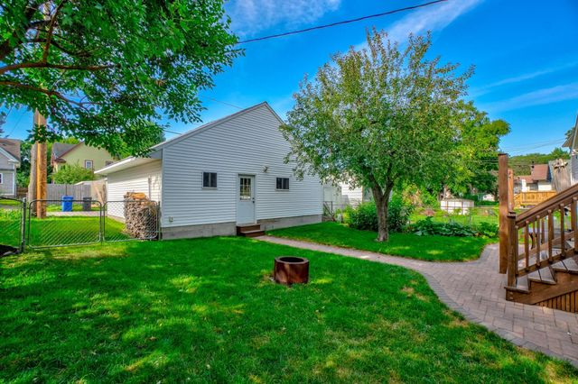 950 Juno Avenue, Saint Paul, MN 55102