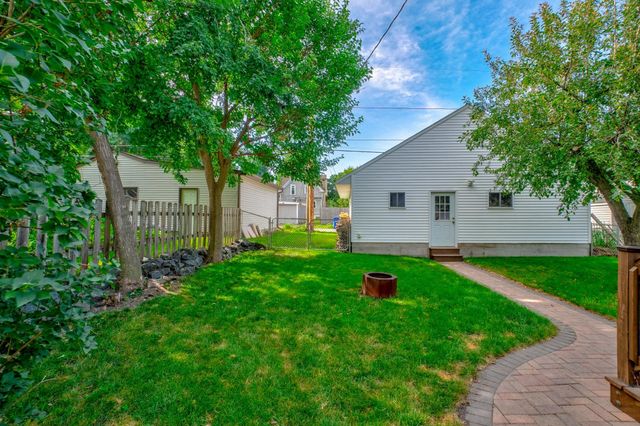 950 Juno Avenue, Saint Paul, MN 55102