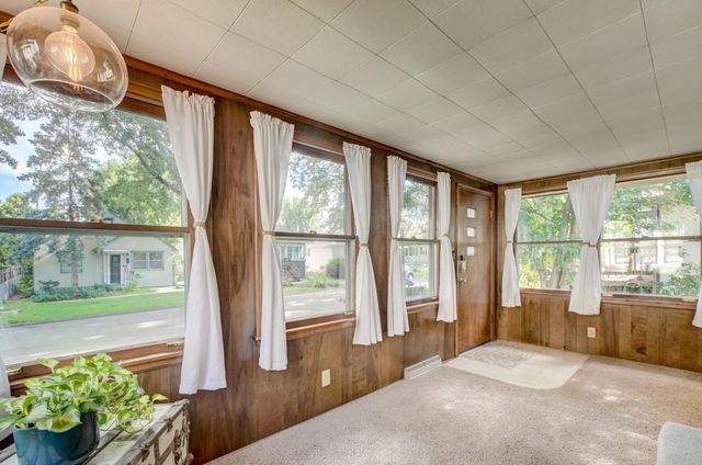 950 Juno Avenue, Saint Paul, MN 55102