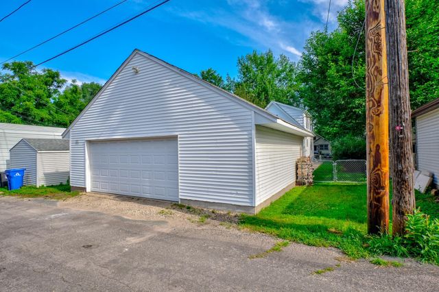 950 Juno Avenue, Saint Paul, MN 55102