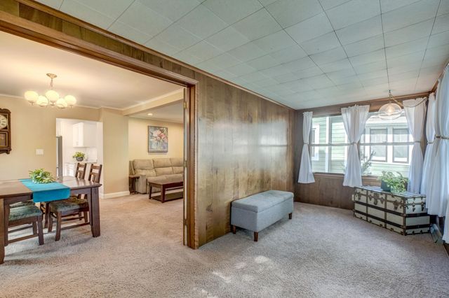950 Juno Avenue, Saint Paul, MN 55102