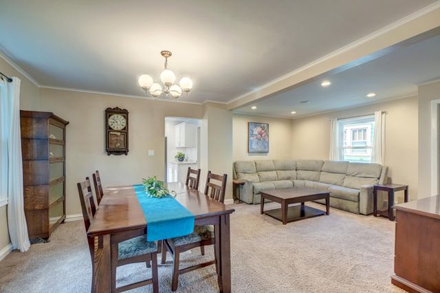 950 Juno Avenue, Saint Paul, MN 55102