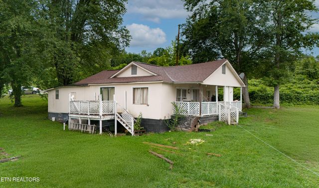 713 Unaka St, Harriman, TN 37748