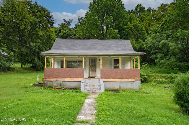 713 Unaka St, Harriman, TN 37748