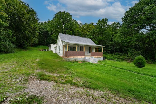 713 Unaka St, Harriman, TN 37748