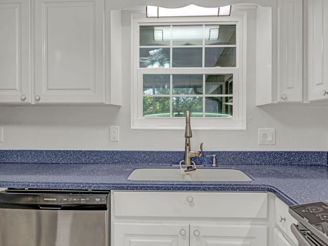 40 Sharilyn Drive, Shalimar, FL 32579