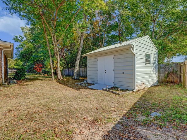 40 Sharilyn Drive, Shalimar, FL 32579