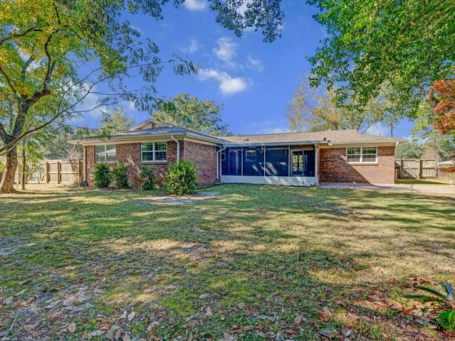 40 Sharilyn Drive, Shalimar, FL 32579