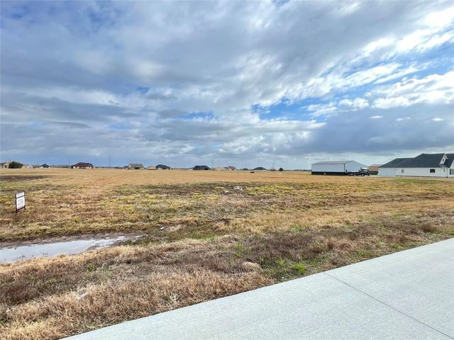 590 Longhorn Trail, Angleton, TX 77515