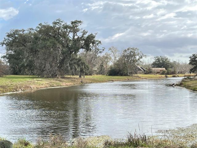 590 Longhorn Trail, Angleton, TX 77515