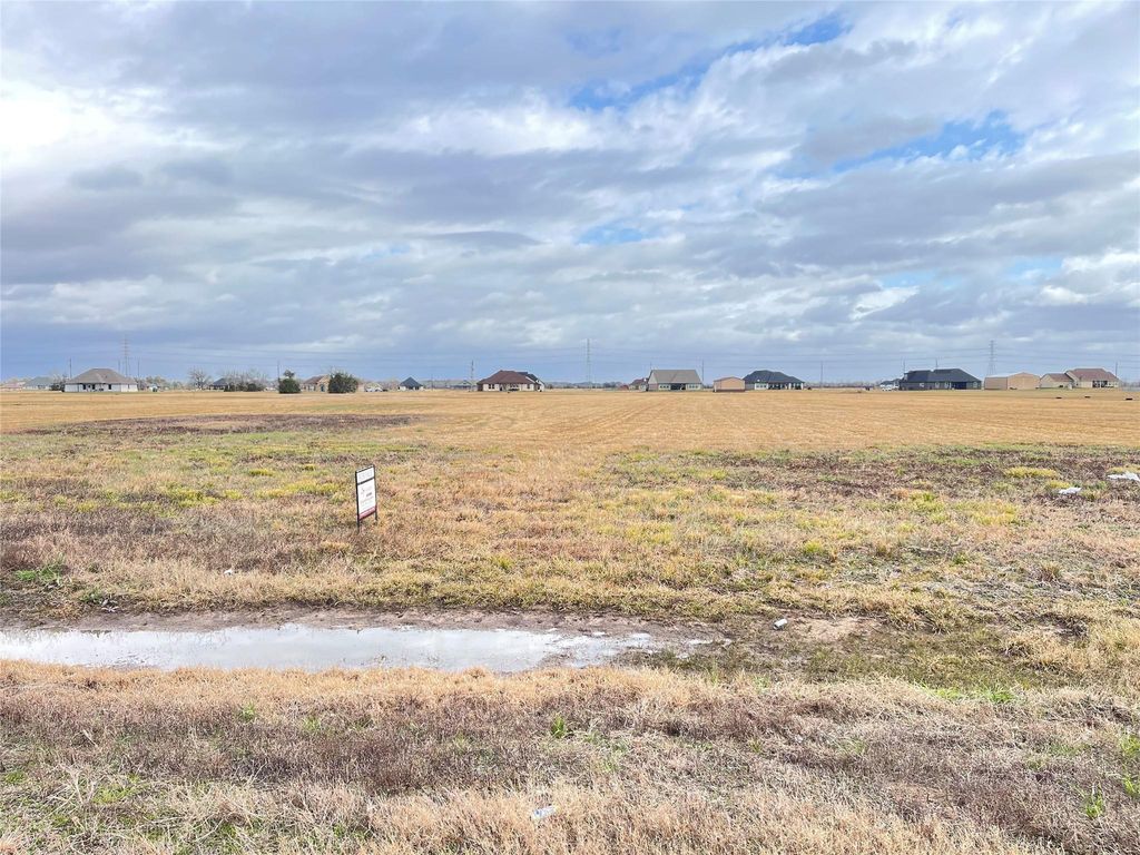 590 Longhorn Trail, Angleton, TX 77515