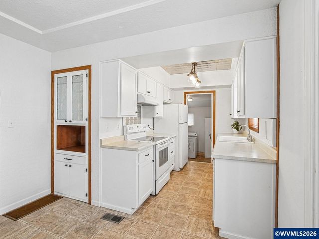 1035 NE Ford St, Mcminnville, OR 97128