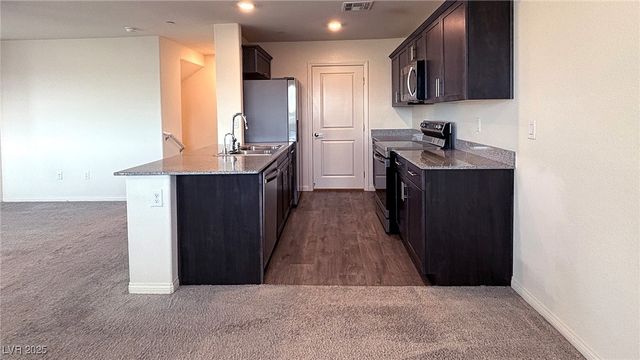 7030 Skyline Blue Street, North Las Vegas, NV 89086