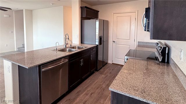 7030 Skyline Blue Street, North Las Vegas, NV 89086