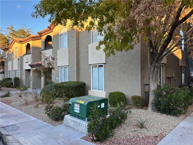 7030 Skyline Blue Street, North Las Vegas, NV 89086