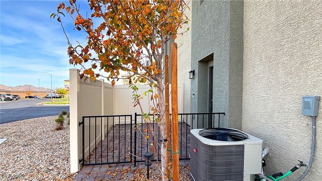 7030 Skyline Blue Street, North Las Vegas, NV 89086