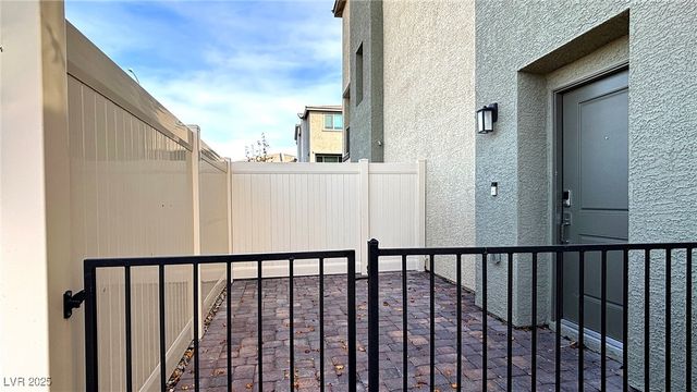 7030 Skyline Blue Street, North Las Vegas, NV 89086