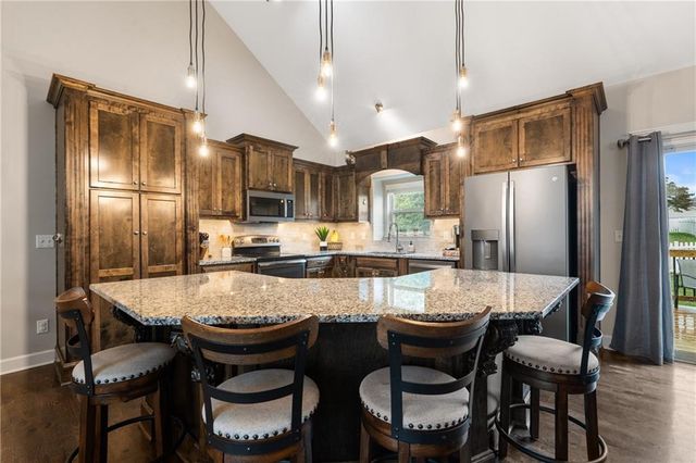 119 SW Hanging Garden Street, Blue Springs, MO 64064