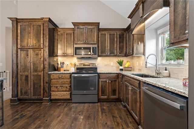 119 SW Hanging Garden Street, Blue Springs, MO 64064