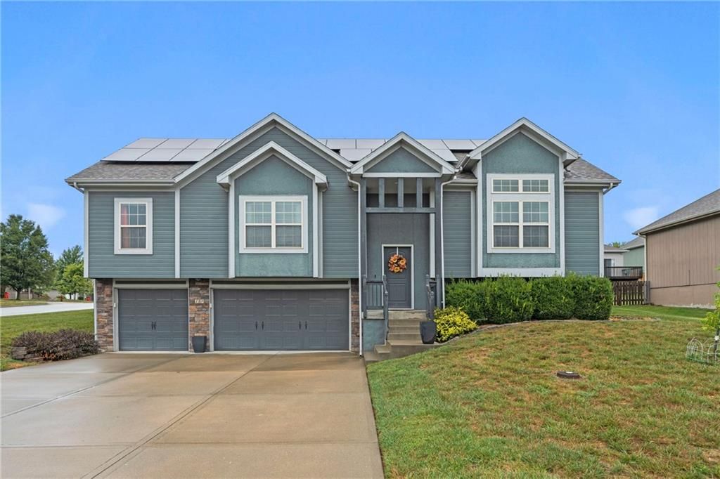 119 SW Hanging Garden Street, Blue Springs, MO 64064