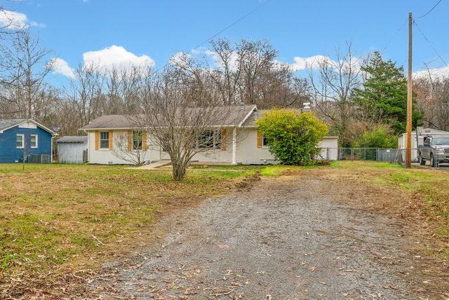 1272 Taylor Town Rd, White Bluff, TN 37187