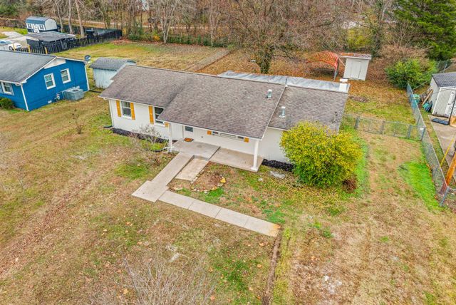 1272 Taylor Town Rd, White Bluff, TN 37187