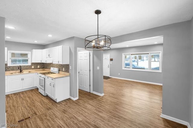 584 Evans Avenue, Akron, OH 44310