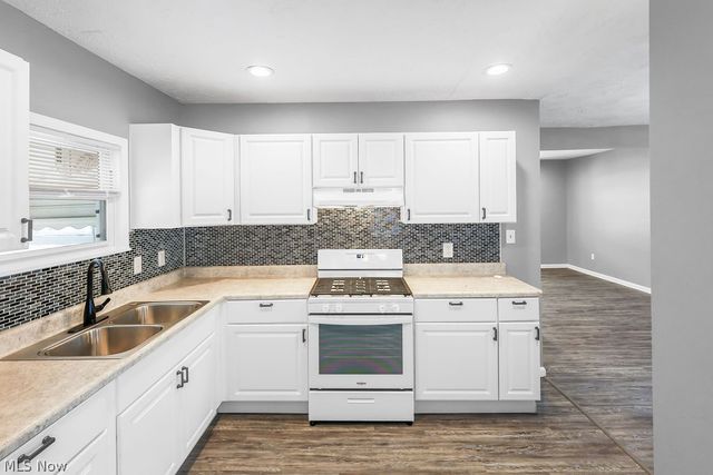 584 Evans Avenue, Akron, OH 44310