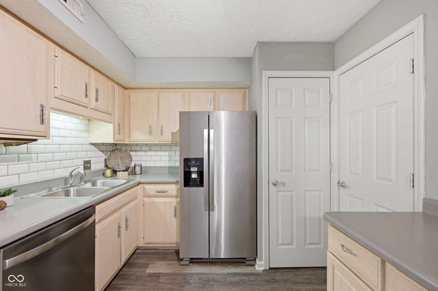 7601 Newport Bay Drive 110, Indianapolis, IN 46240