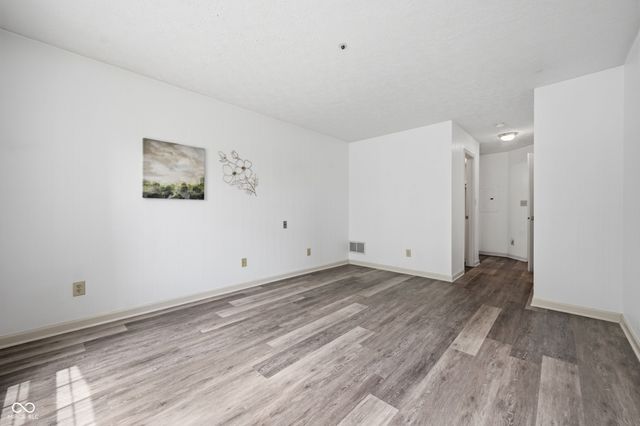 7601 Newport Bay Drive 110, Indianapolis, IN 46240