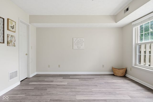 7601 Newport Bay Drive 110, Indianapolis, IN 46240