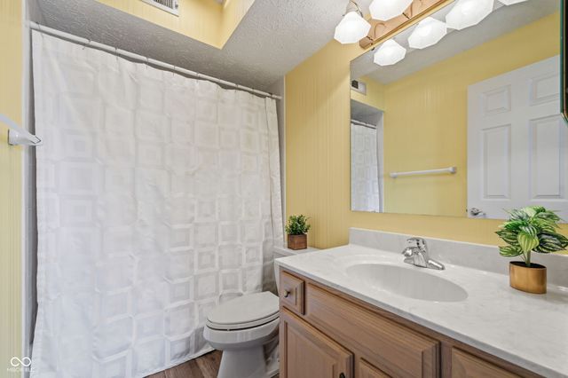 7601 Newport Bay Drive 110, Indianapolis, IN 46240