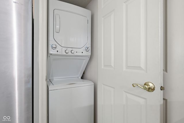 7601 Newport Bay Drive 110, Indianapolis, IN 46240