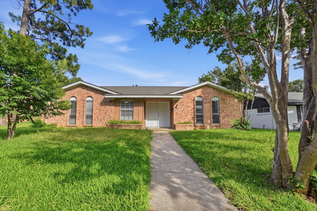 2324 Lovell Drive, Mesquite, TX 75150