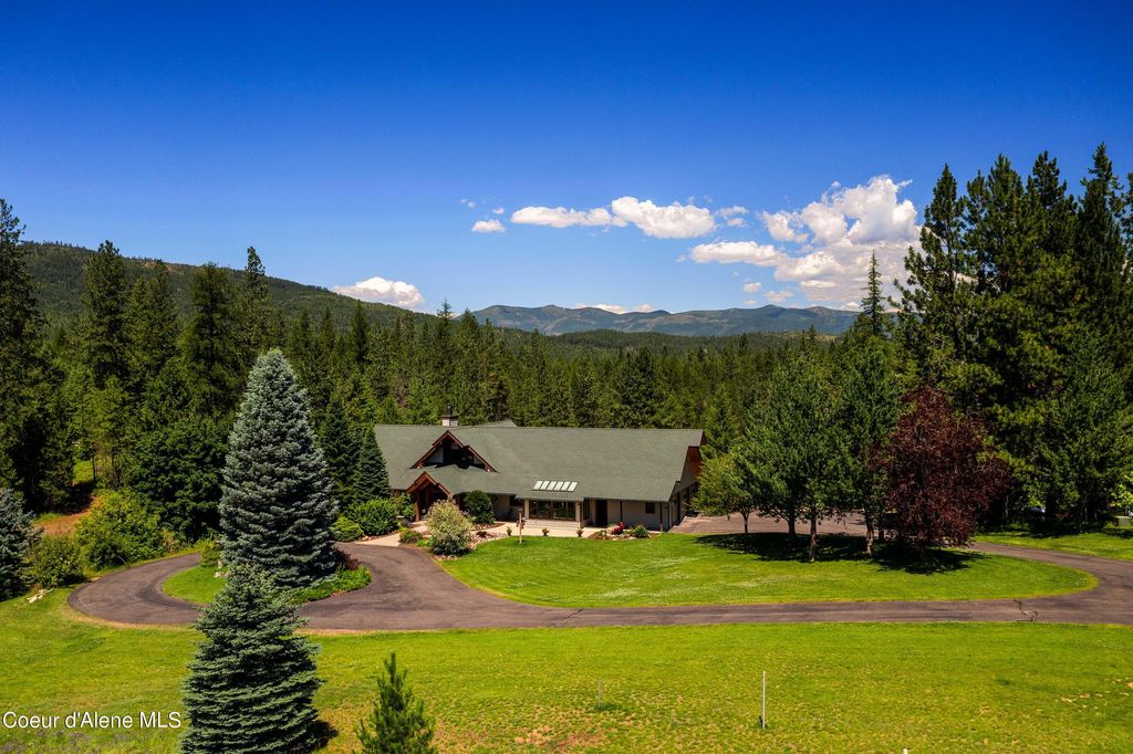 877 Heath Lake RD, Sagle, ID 83860