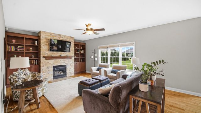 9723 Elle Avenue, St. John, IN 46373