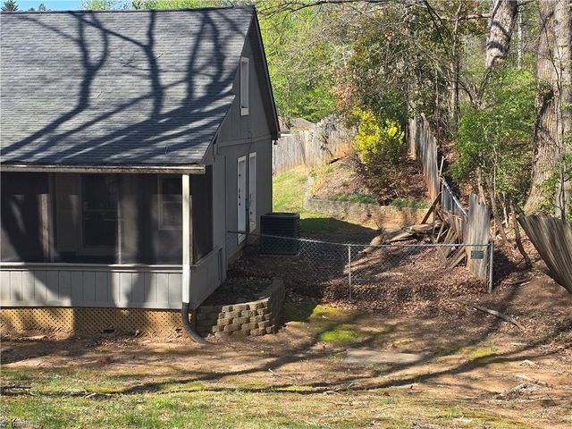 1010 High Ridge Road, Kernersville, NC 27284