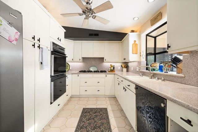 74681 Peppertree Drive, Palm Desert, CA 92260