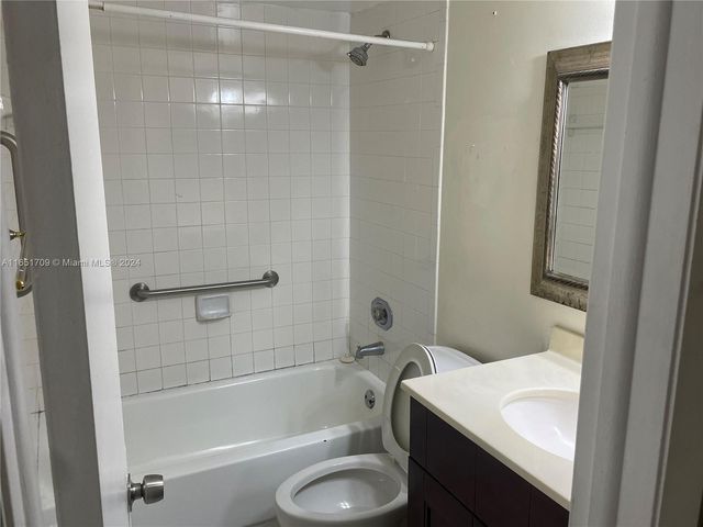 3252 Foxcroft Rd 206, Miramar, FL 33025