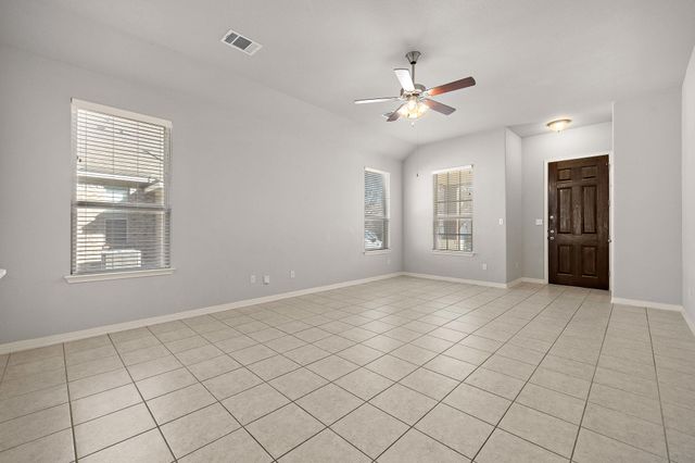 913 Centerra Hills CIR, Round Rock, TX 78665