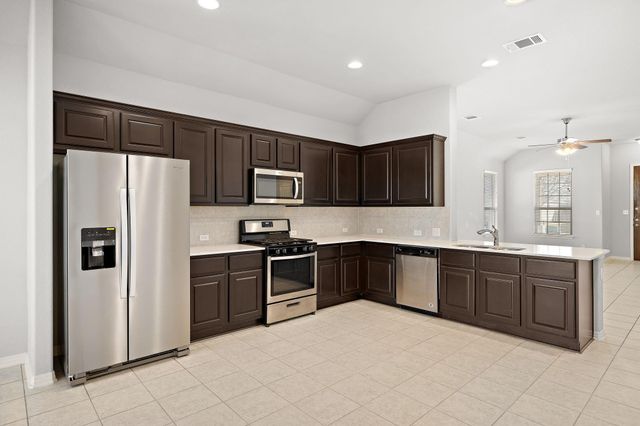 913 Centerra Hills CIR, Round Rock, TX 78665