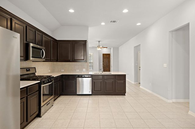 913 Centerra Hills CIR, Round Rock, TX 78665