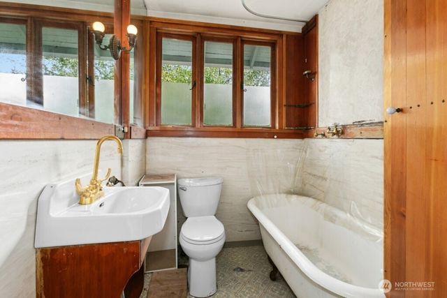 5627 44th Avenue SW, Seattle, WA 98136