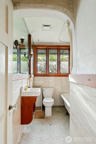 5627 44th Avenue SW, Seattle, WA 98136